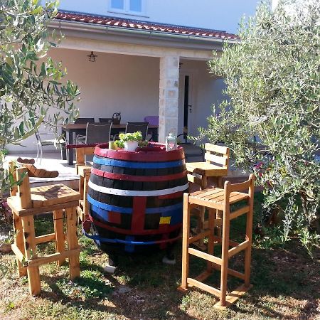 Holiday Home Hrast Debeljak Exterior foto