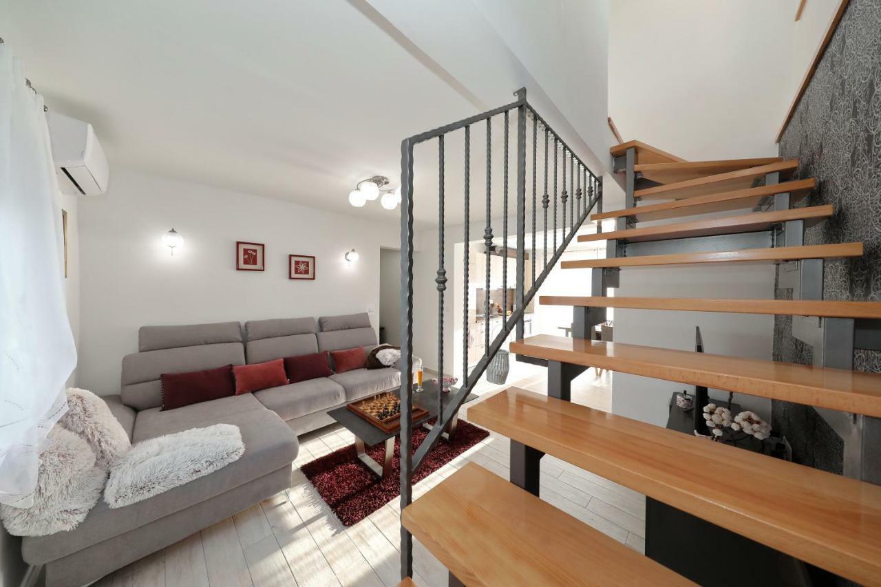 Holiday Home Hrast Debeljak Exterior foto
