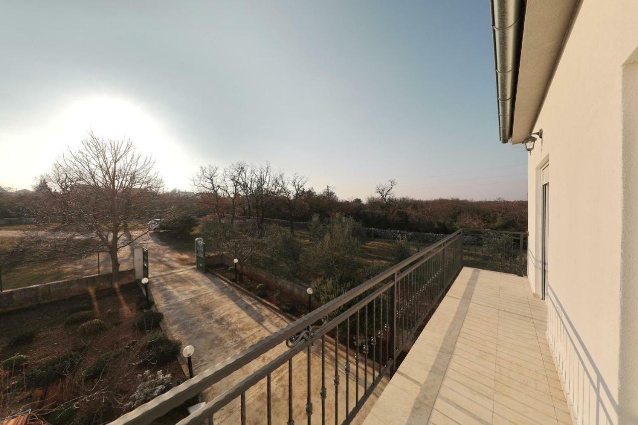 Holiday Home Hrast Debeljak Exterior foto