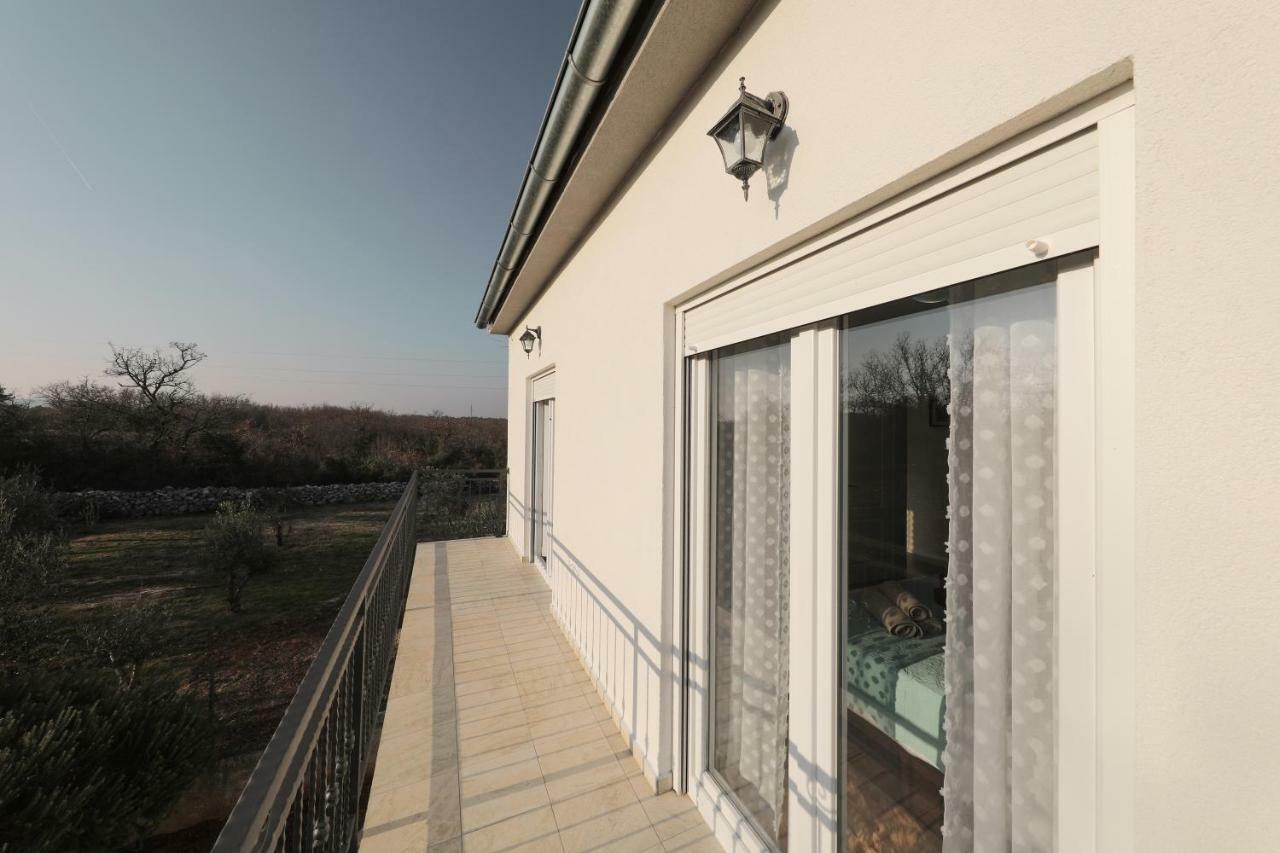 Holiday Home Hrast Debeljak Exterior foto